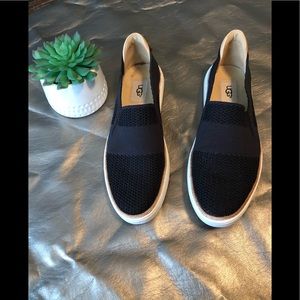 UGG Sammy sneaker size 8.5